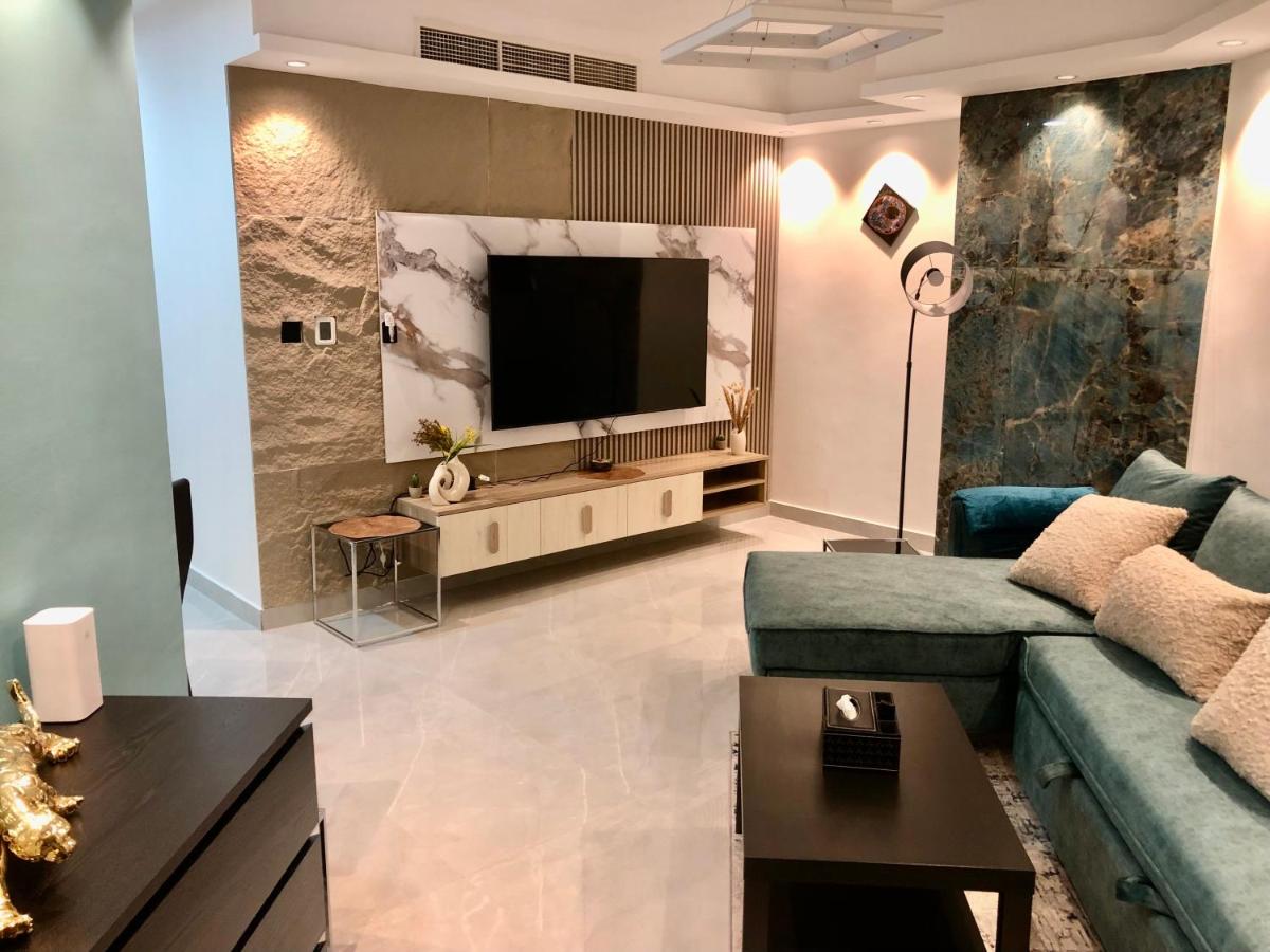Beautiful newly renovated apartment in the heart of Dubai