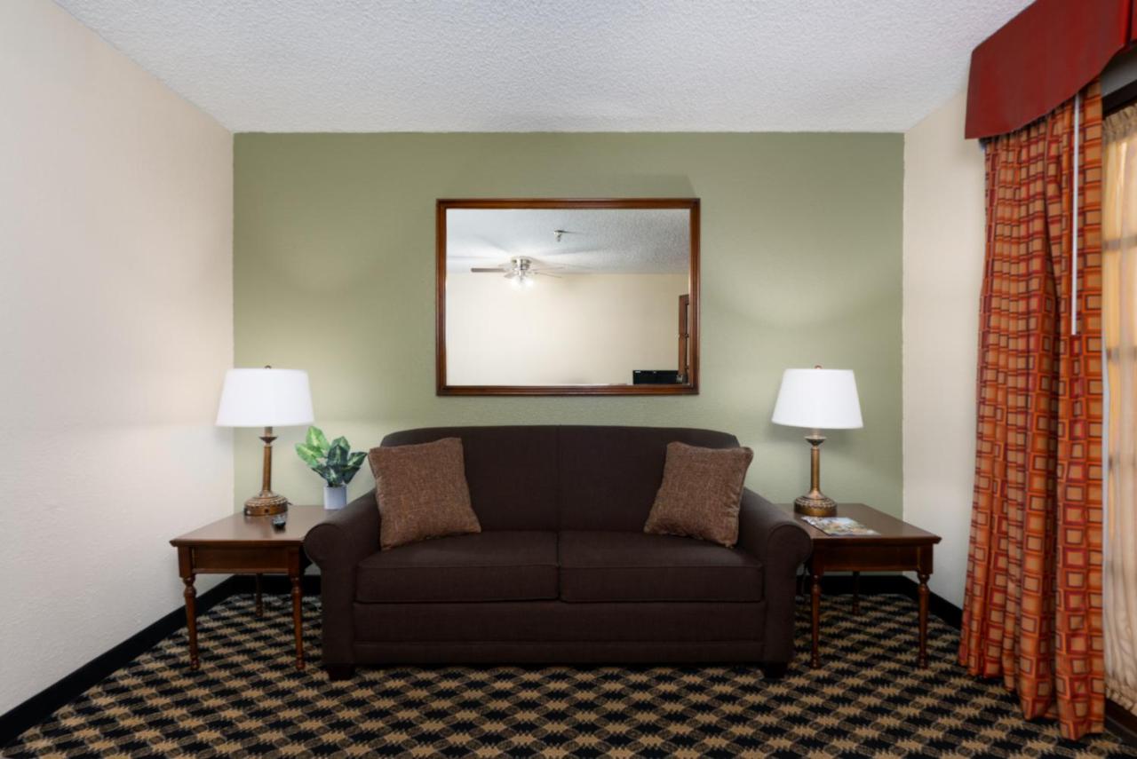 MCM Elegante Suites Abilene — photo 18