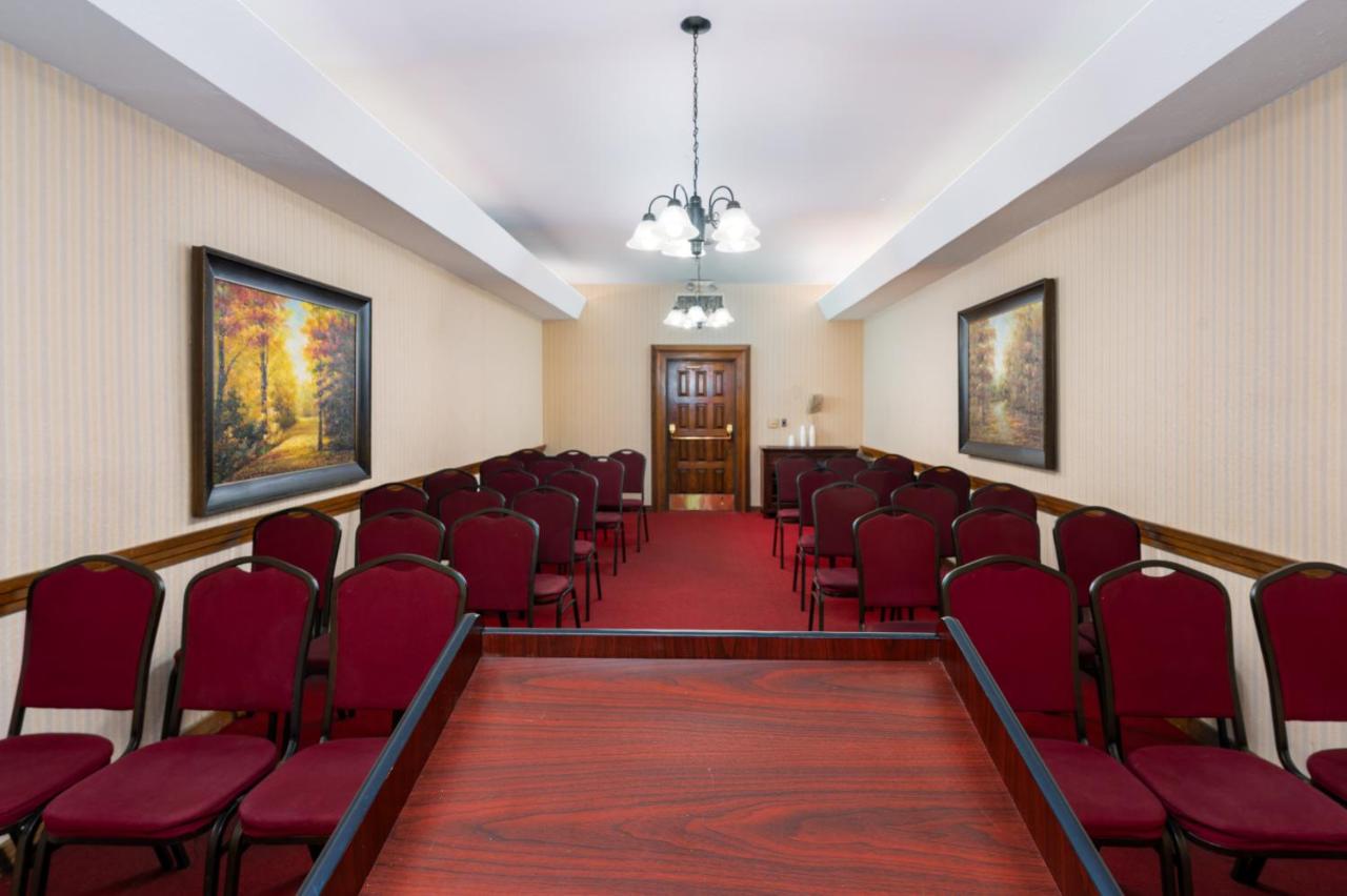 MCM Elegante Suites Abilene — photo 24