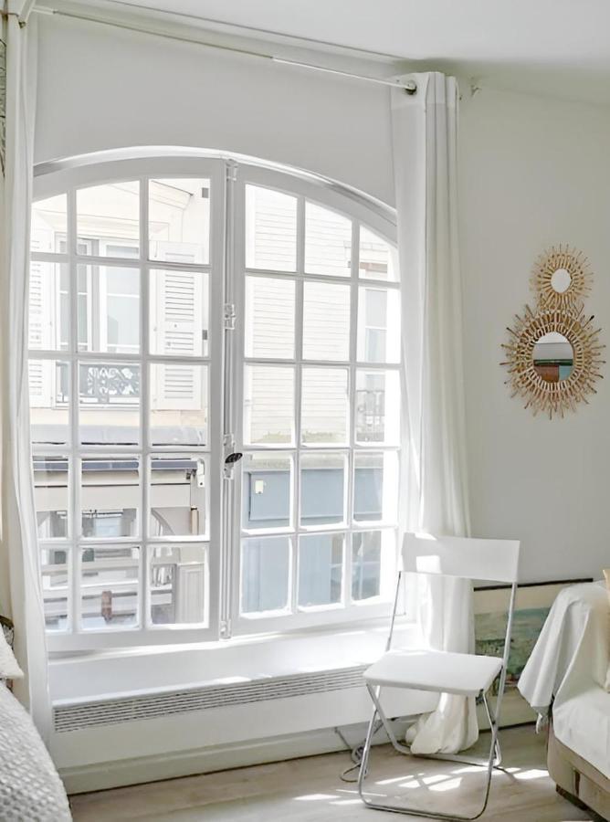 Eiffel Tower Magnificent studio Paris