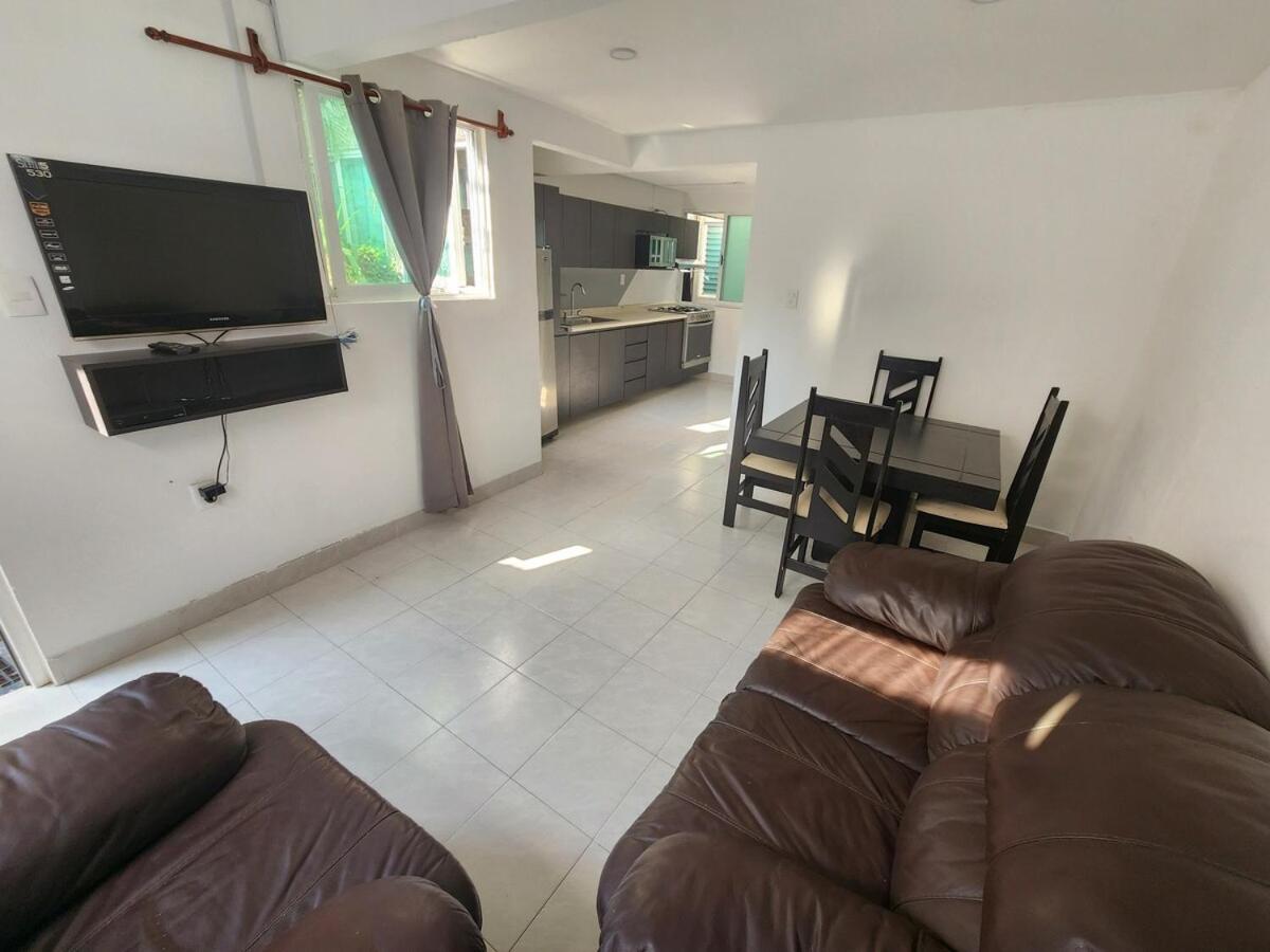 Suite 2 blocks from Estadio Banorte - 4