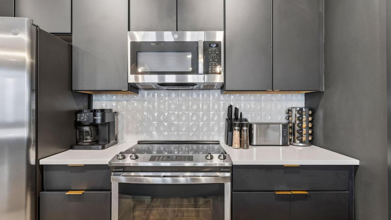 Cosmic Cowboy by AvantStay Design-Forward Condo Near Broadway Coffee Shops and Breweries - 3