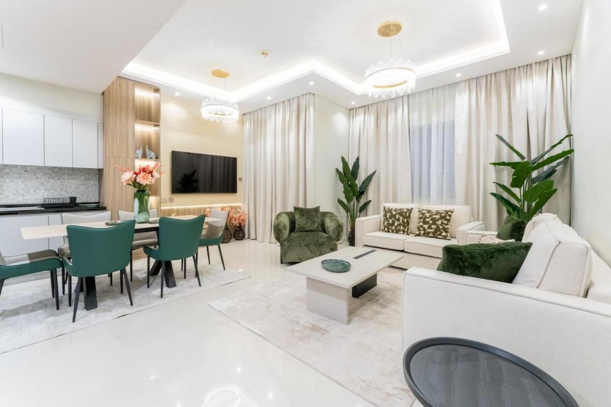 Modern 2BR Prime Downtown Location