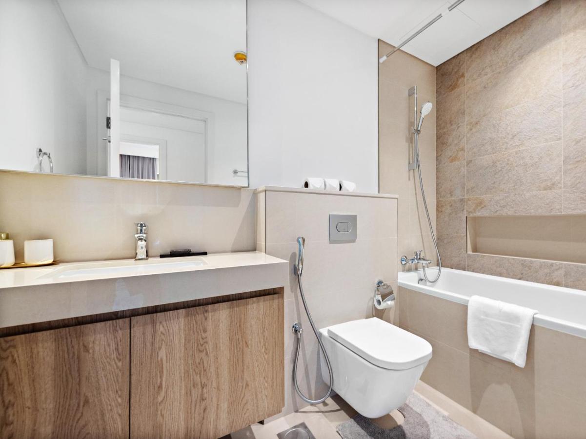 Chic & Classic 1BDR In Downtown Views-14 - 3