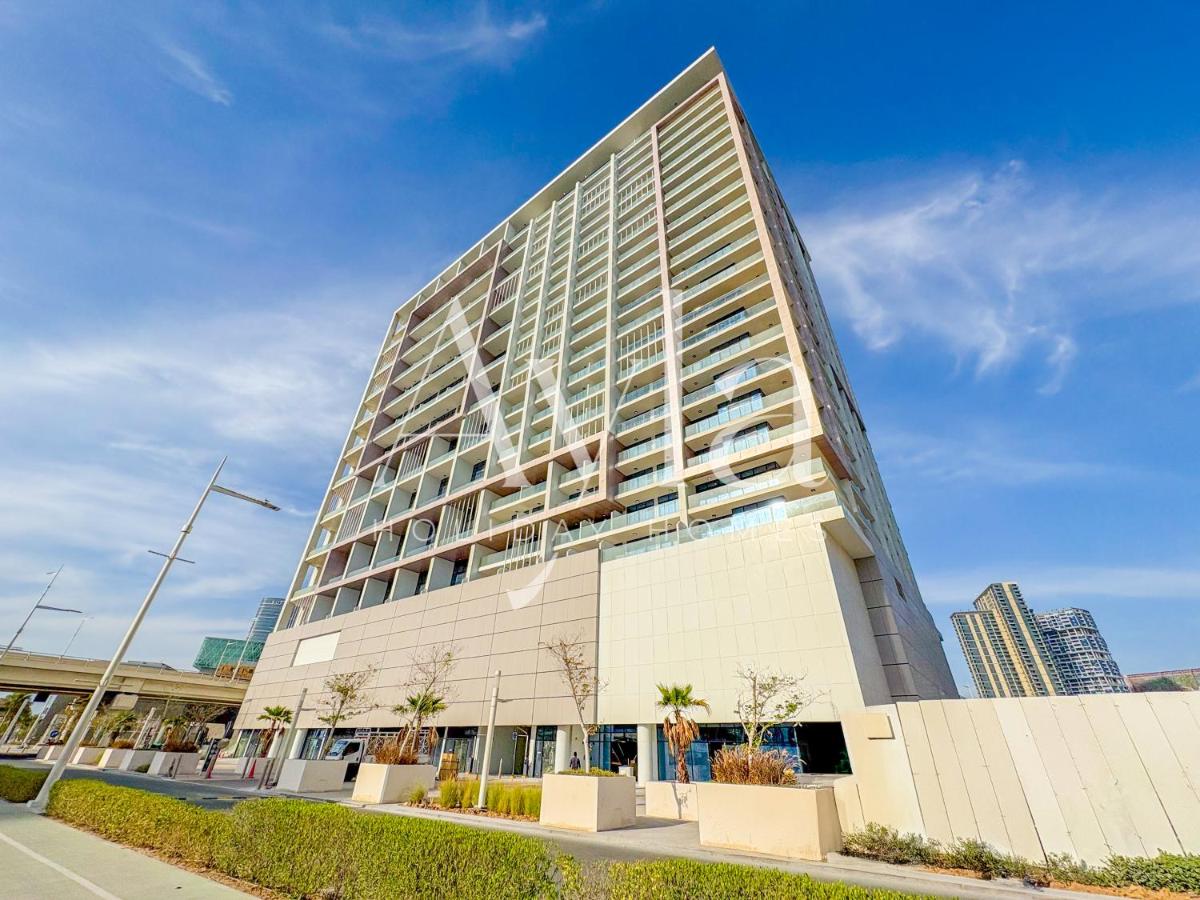 1BR w Large Balcony Al Maryah Island - 4