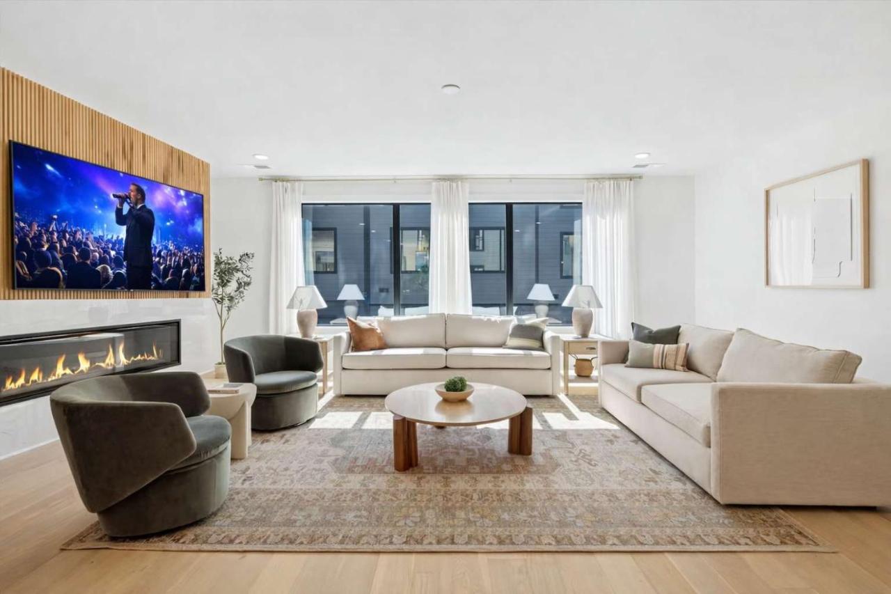 Nashville Getaway Rooftop Views & Modern Comfort