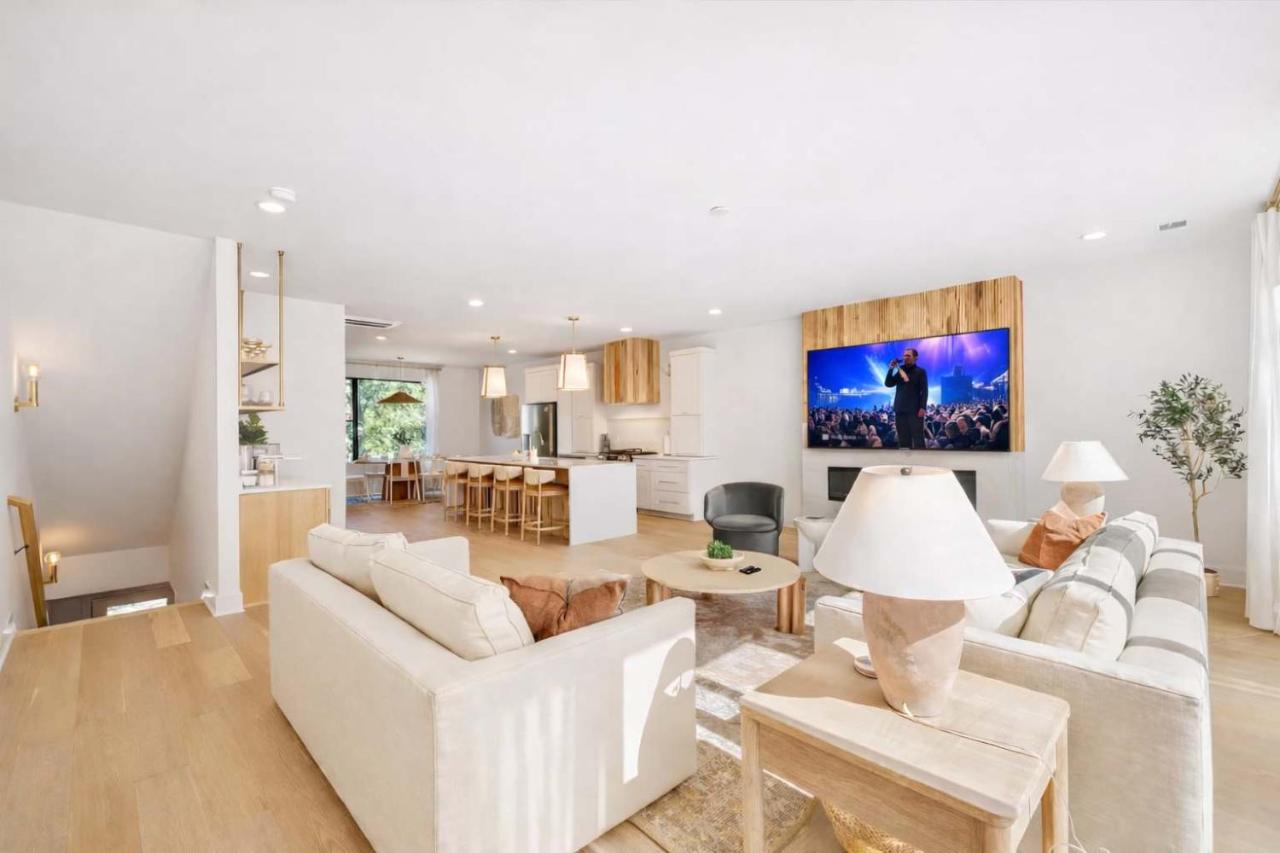 Nashville Getaway Rooftop Views & Modern Comfort - 2