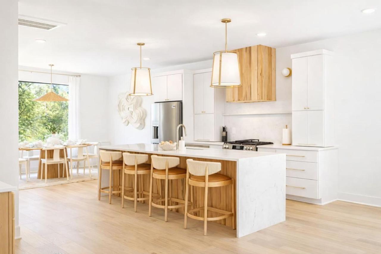 Nashville Getaway Rooftop Views & Modern Comfort - 3