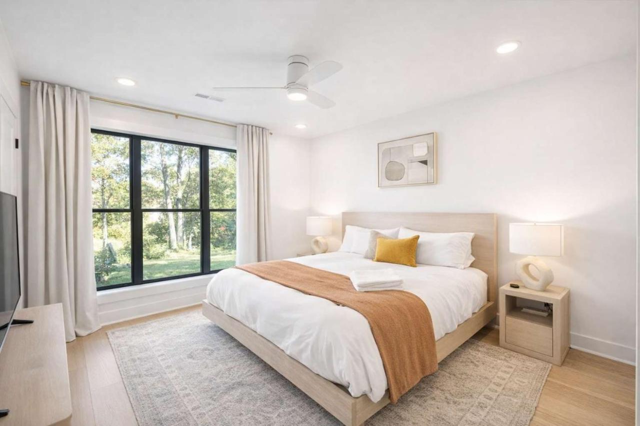 Nashville Getaway Rooftop Views & Modern Comfort - 4