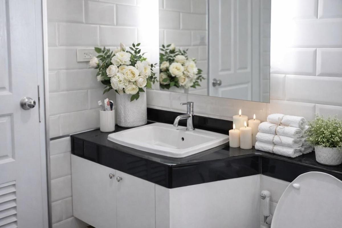 Large 6 Pax Bedroom with 3 Beds and Balcony next to Nana BTS - 3