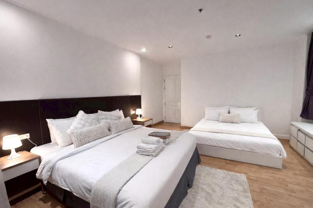 Large 6 Pax Bedroom with 3 Beds and Balcony next to Nana BTS - 2