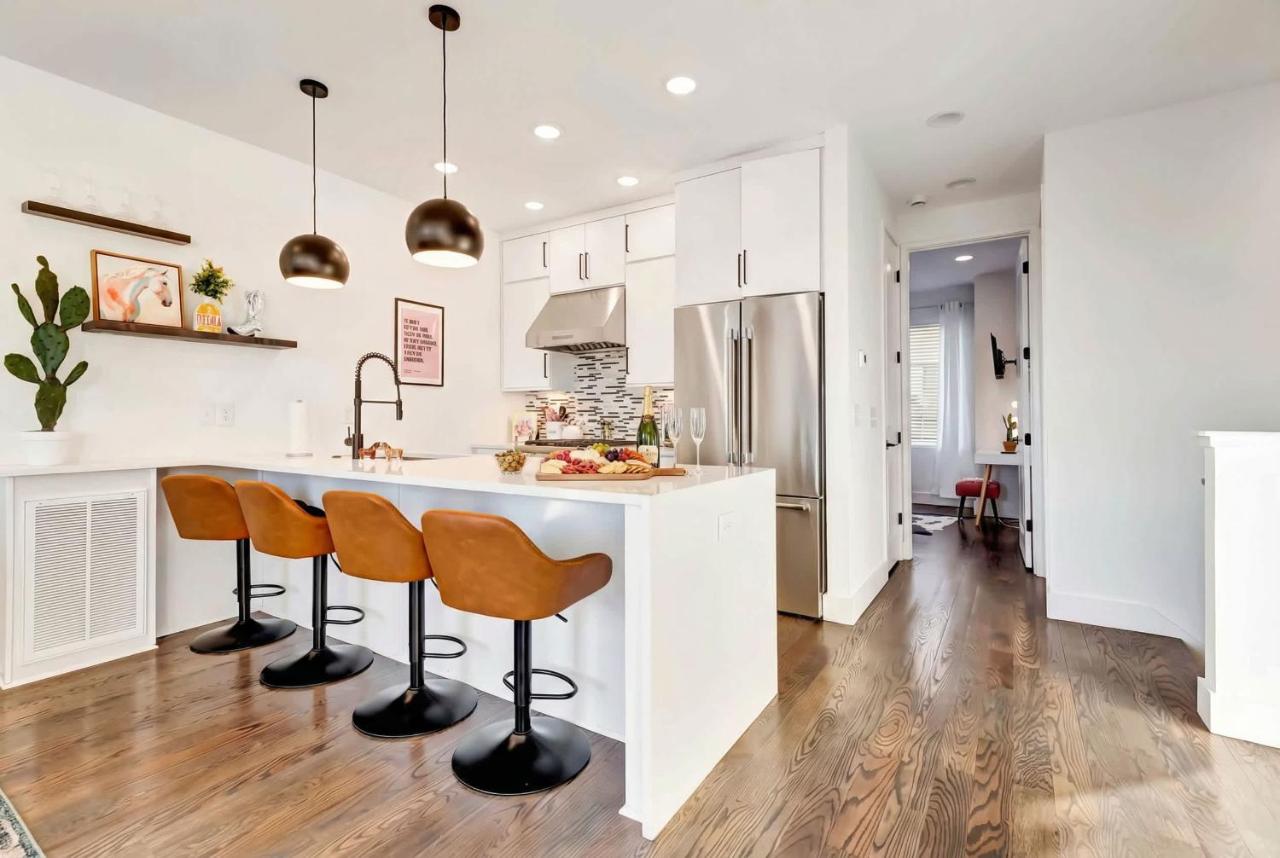 Downtown Nashville Hot Tub Game Room Karaoke - 4