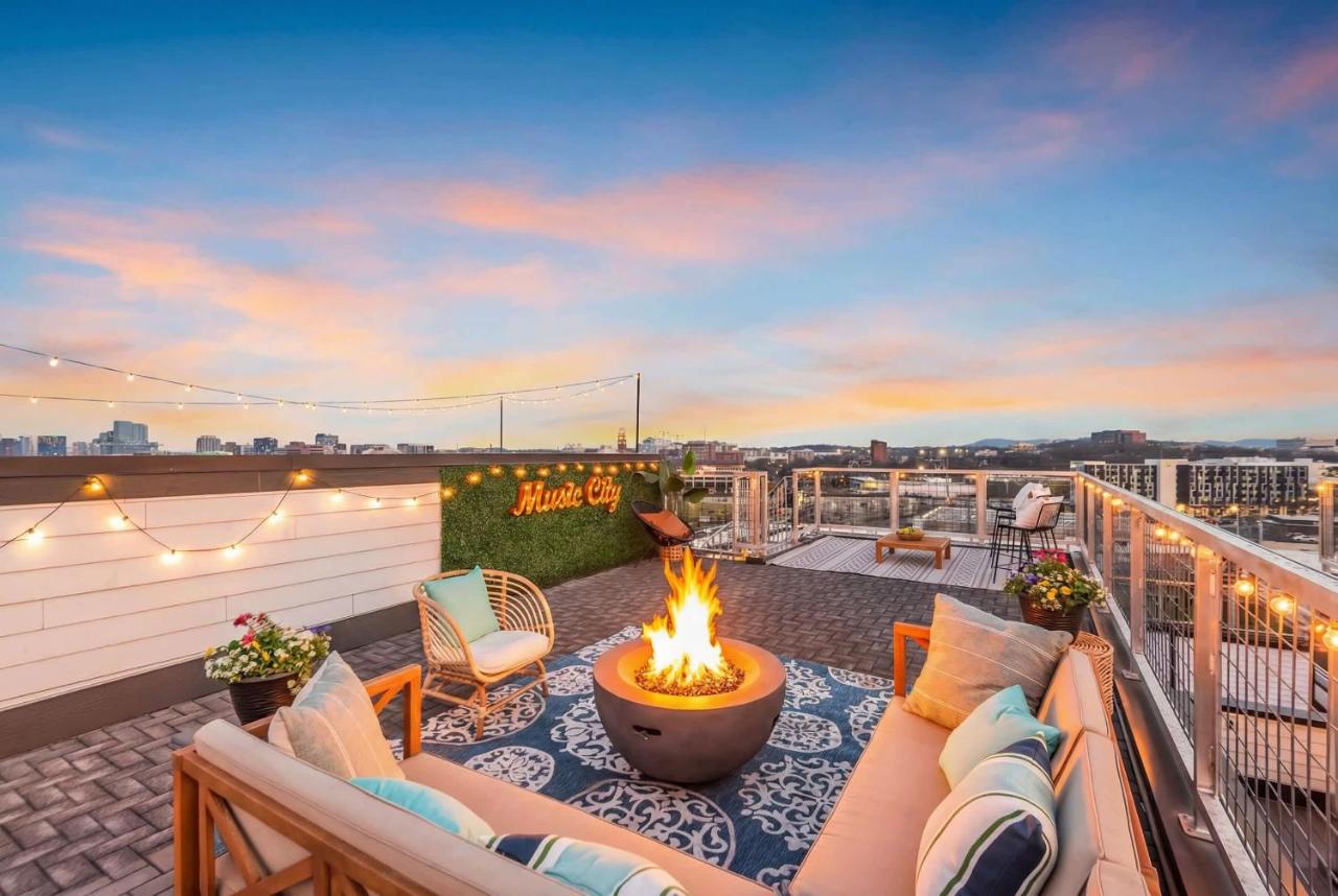 Rooftop Downtown Views - Bluebird Karaoke - 3