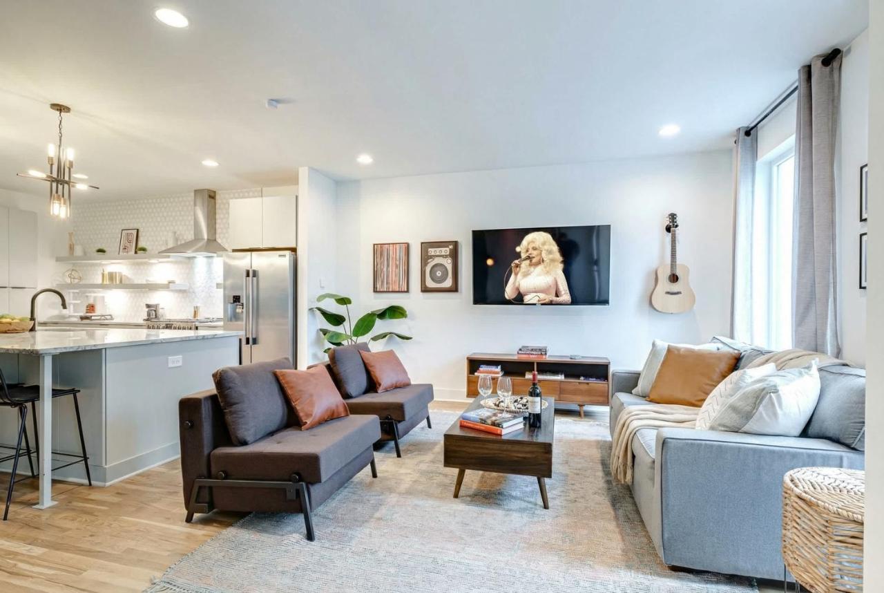 Rooftop Downtown Views - Bluebird Karaoke - 4