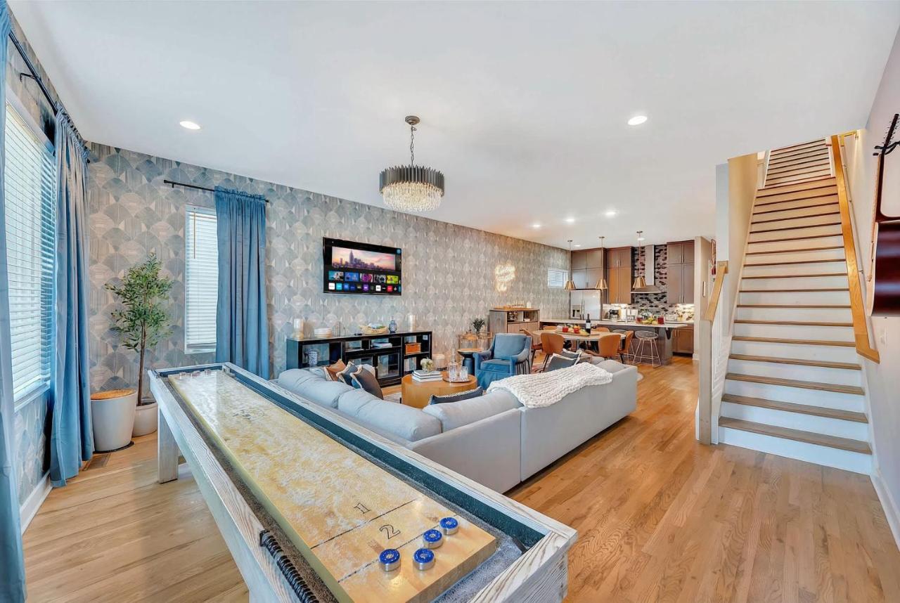 Rooftop Deck & Shuffleboard BBQ Near Downtown - 2