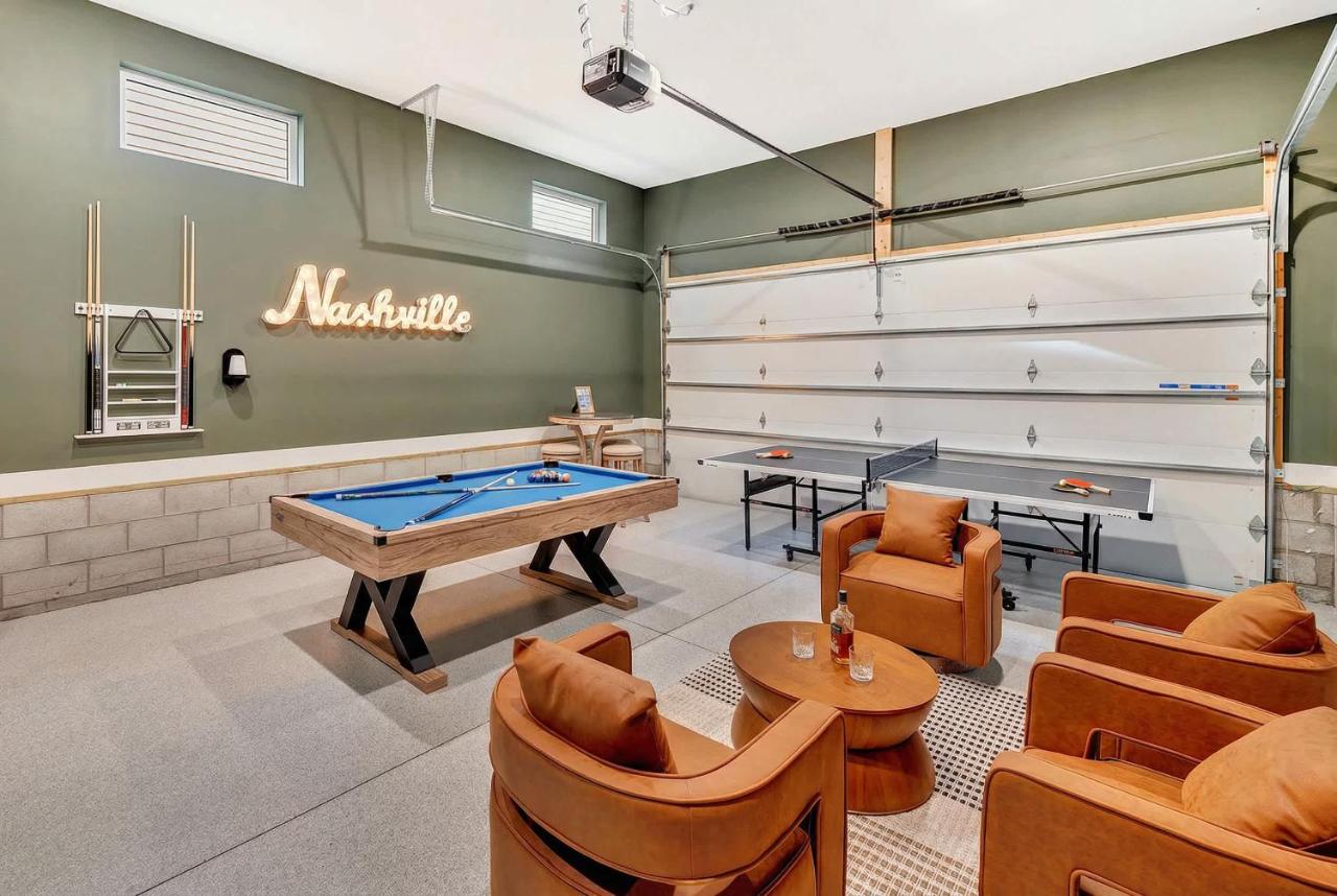 Rooftop Deck & Shuffleboard BBQ Near Downtown - 3