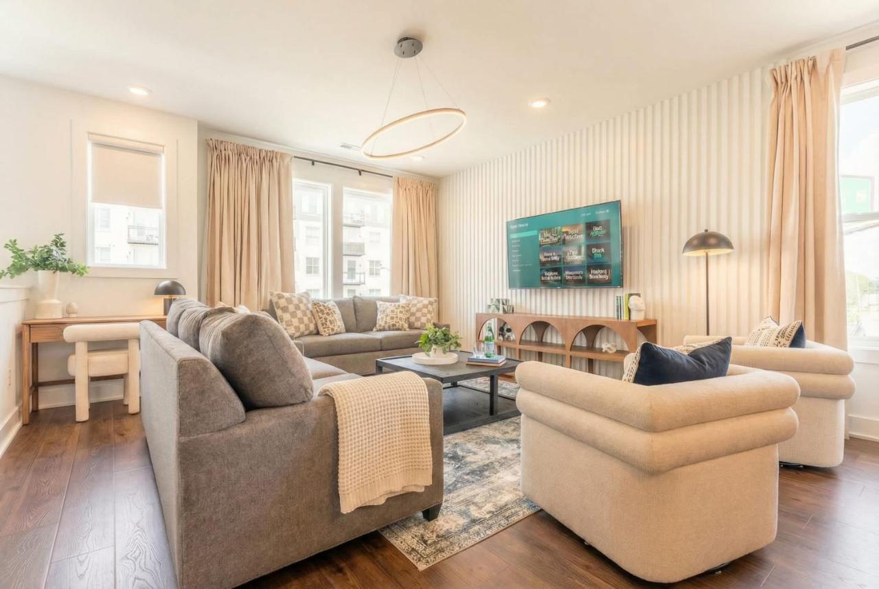 Luxe 4BR with Fire Pit Grill and City Views - 2