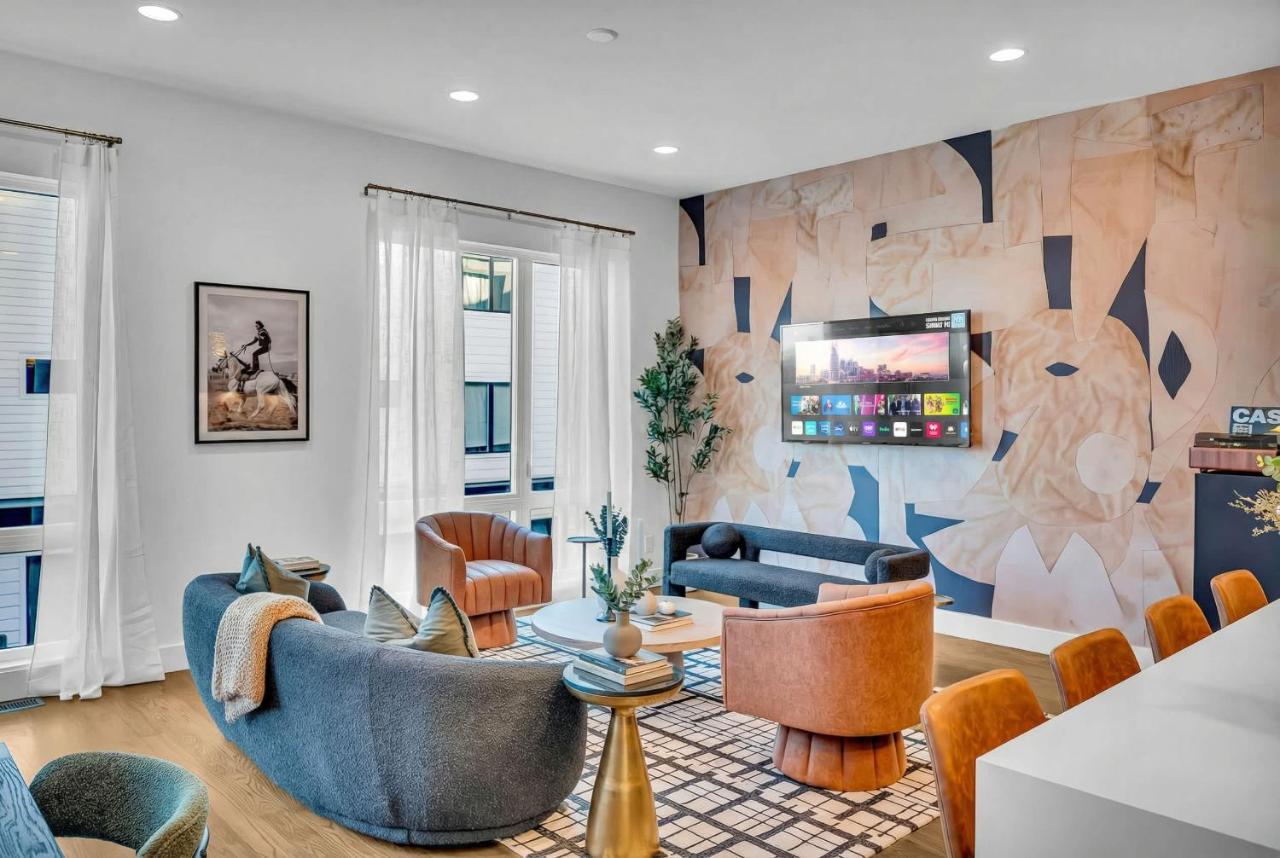 Rooftop Hot Tub City Views Pac-Man Pool Table - 5