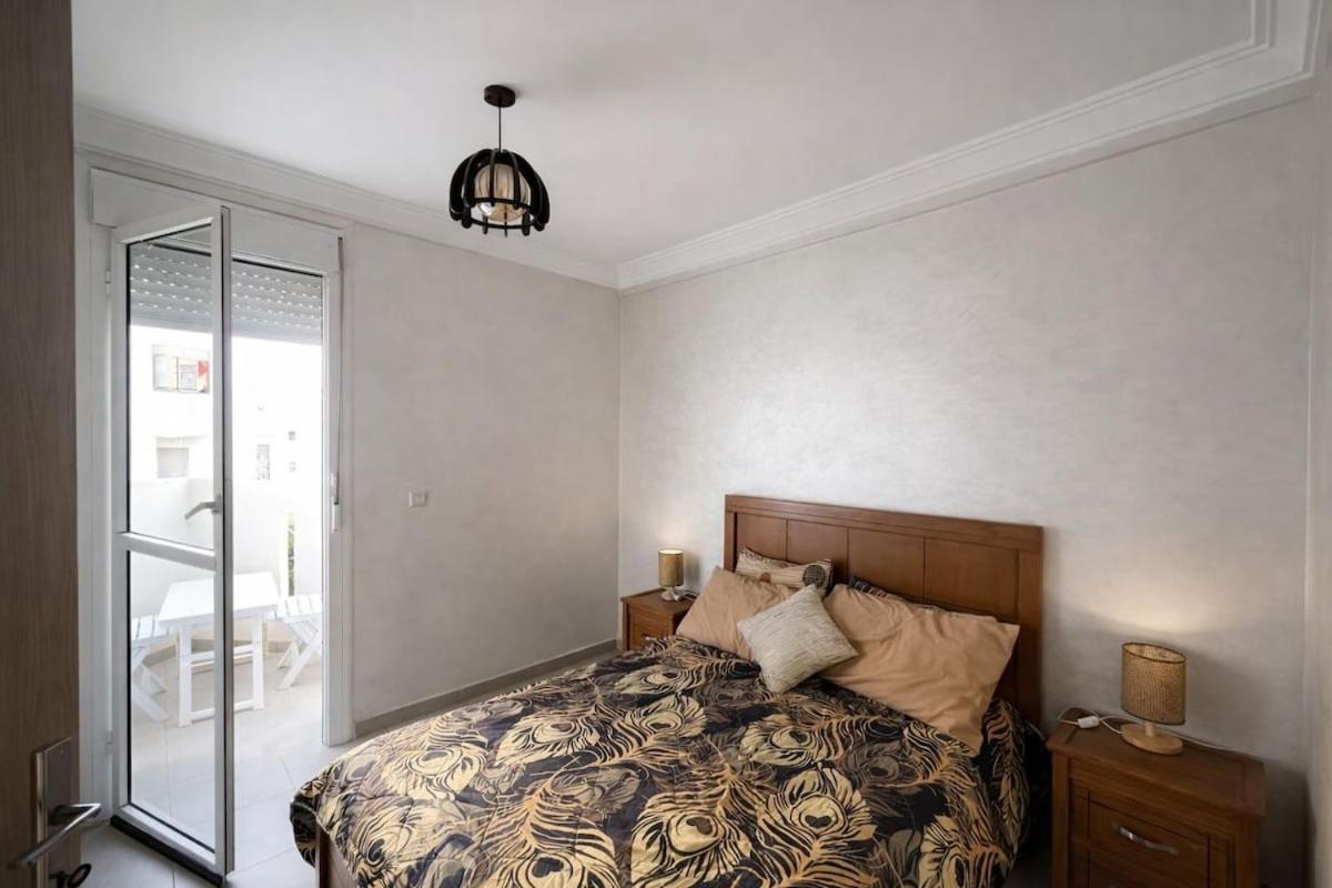 2BR Near Beach with Balcony, Sea View and Fast WiFi