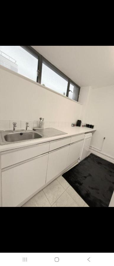 Designer 2 Bed Apartment at Tower Bridge - 3