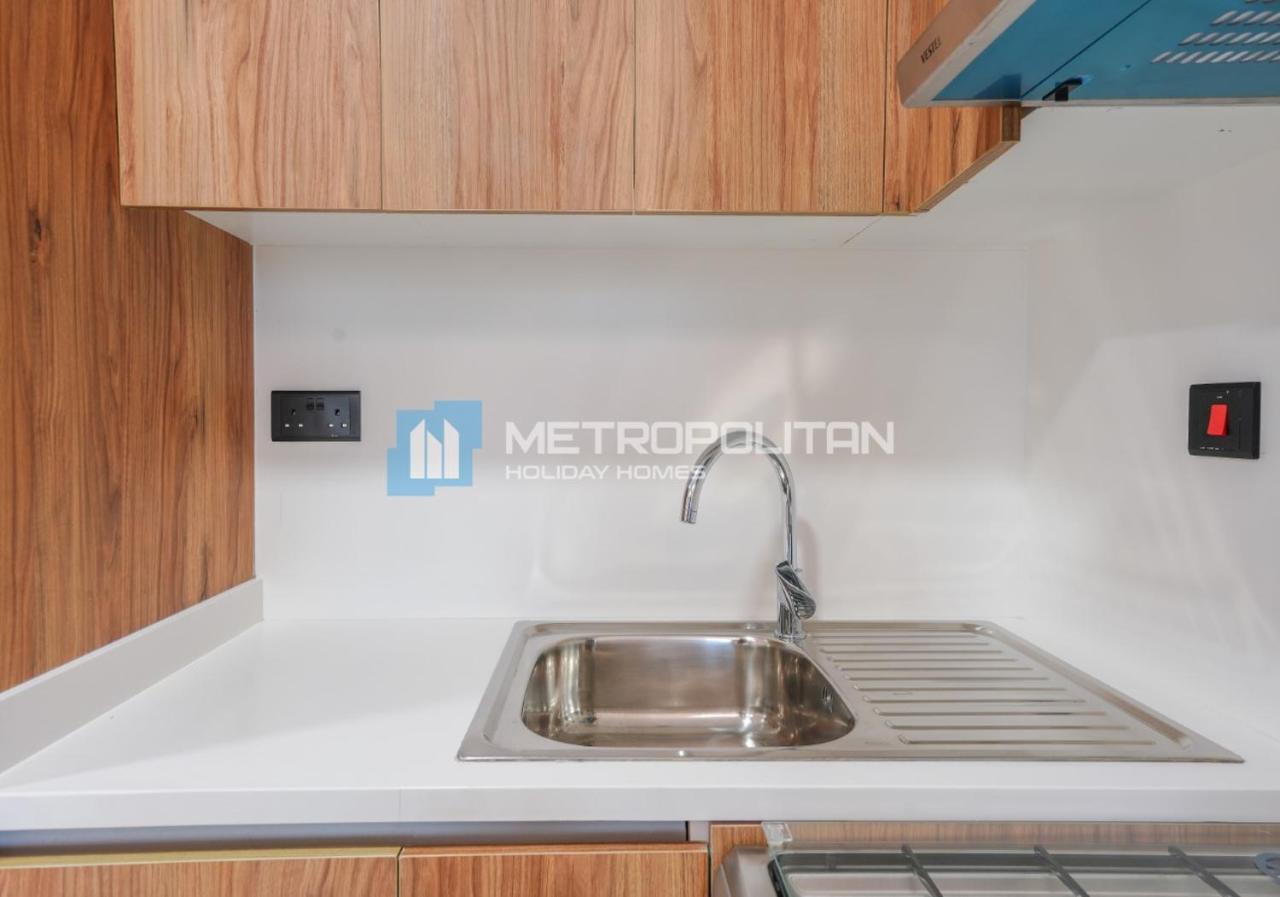 Modern 1BR with Balcony, Walk to Galleria, ADGM and Cleveland Clinic - 3
