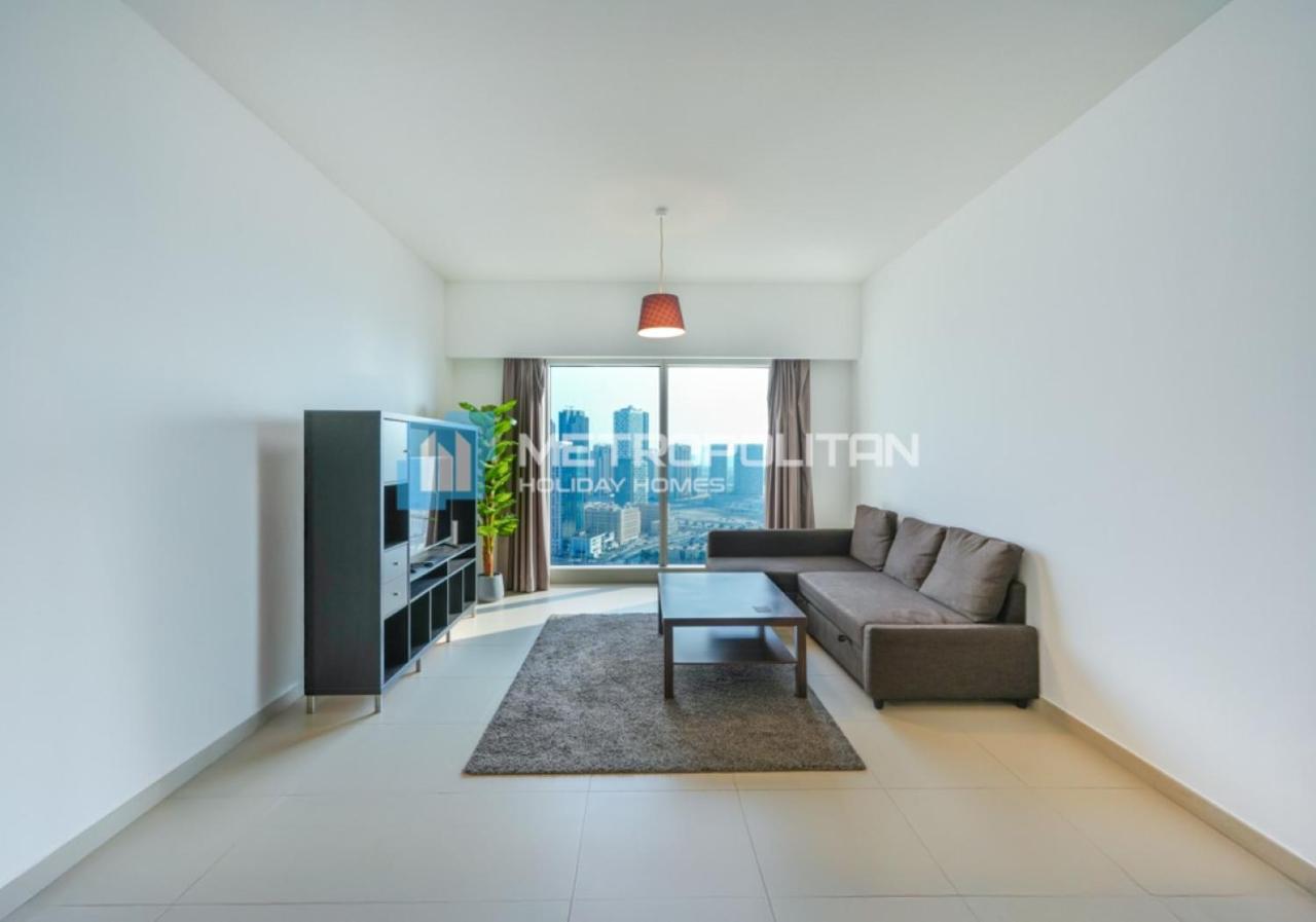 Modern 1BR in Gate Towers, Near Reem Mall & Galleria