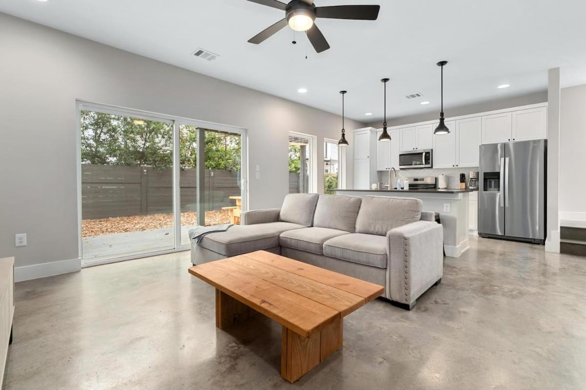Modern East Austin Home, Walk to Downtown!