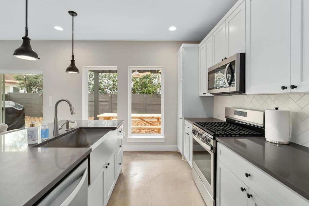 Modern East Austin Home, Walk to Downtown! - 4