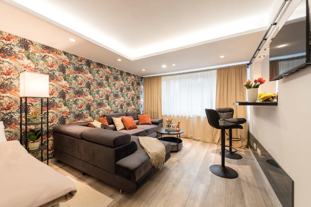 modernes Apartment bei Schlosspark Nymphenburg, Top Verkehrsanbindungen, free parking, perfekt für Business- City-Trips und Events