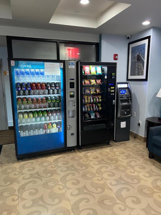 Days Inn by Wyndham Brooklyn Marine Park - 5