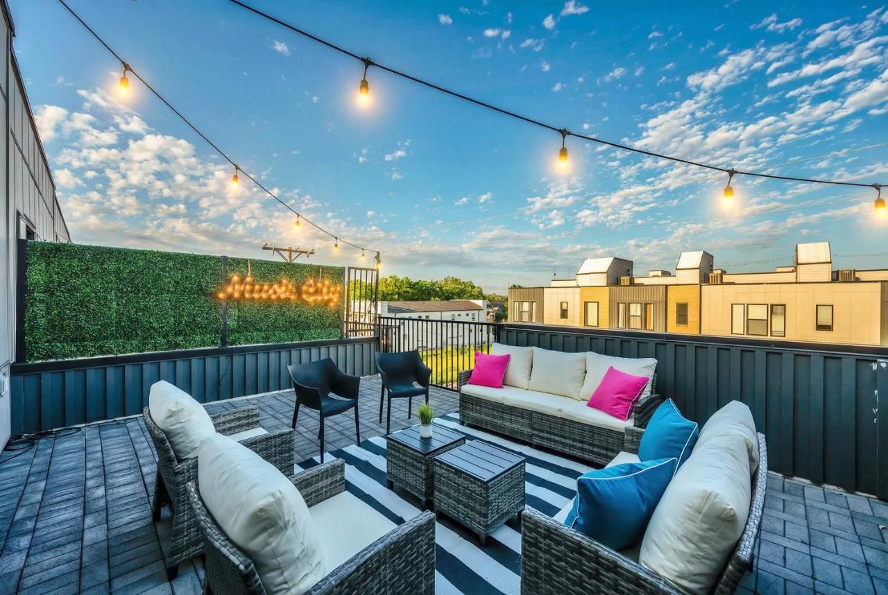Close to DT Music City Rooftop Views Game Room - 3