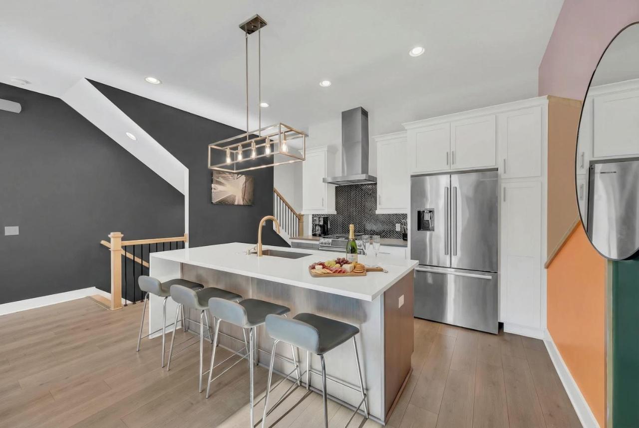 Close to DT Music City Rooftop Views Game Room - 4