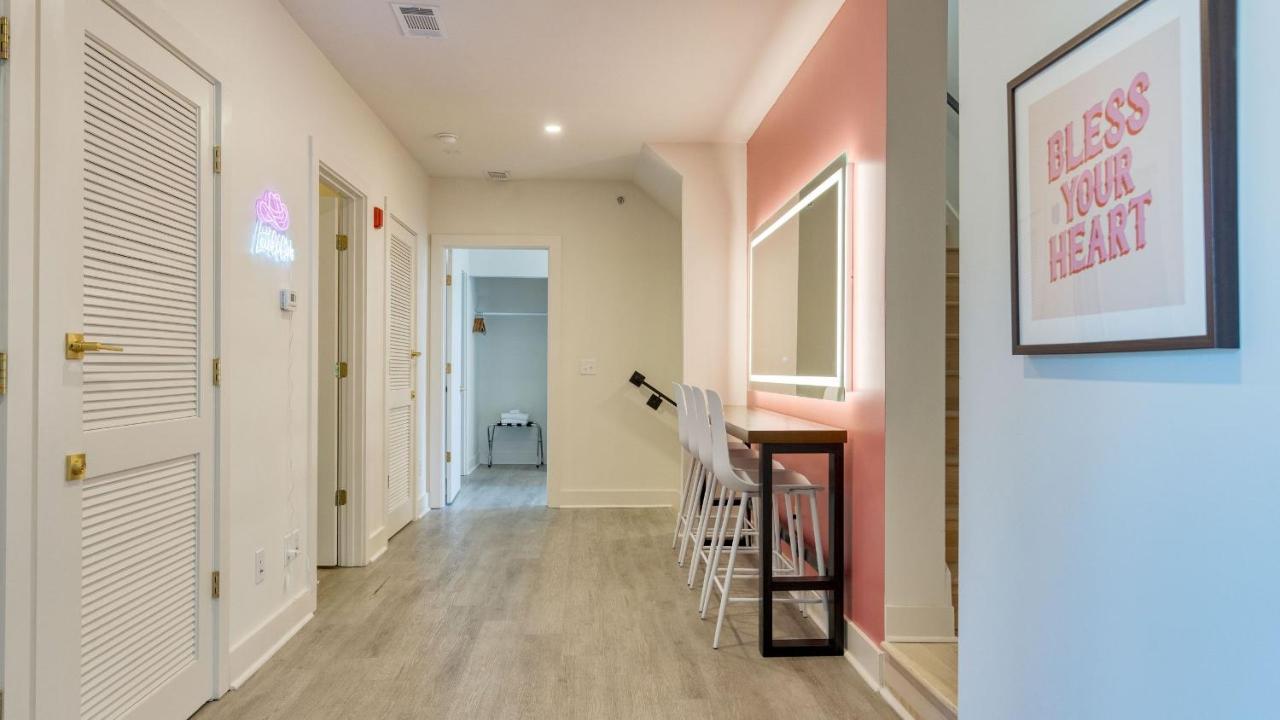 36 Guests on Music Row Bachelorette Suites Glam Room 5 Minutes to Downtown - 3