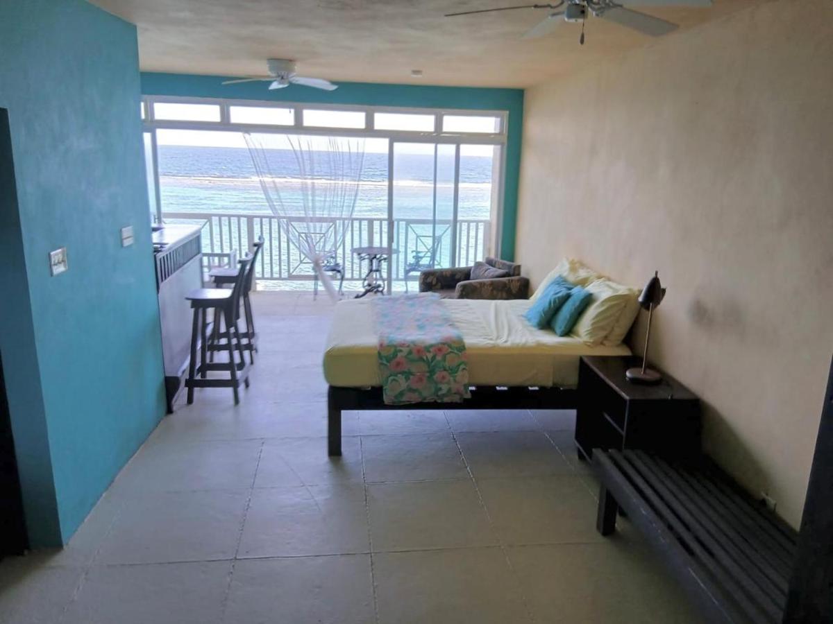 Moxons Beach Club - 4