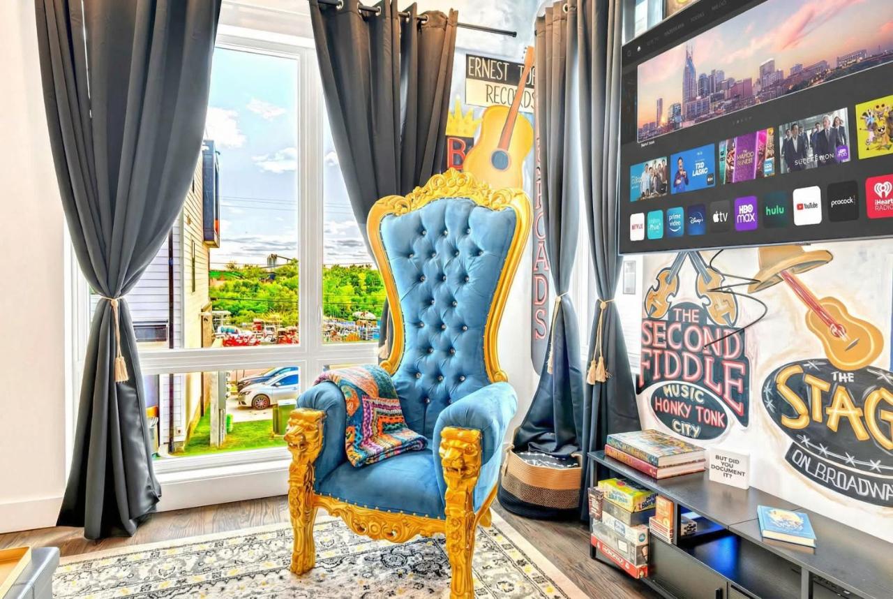 New How We Roll Rooftop - Hot Tub with Views - 13 Beds - 3