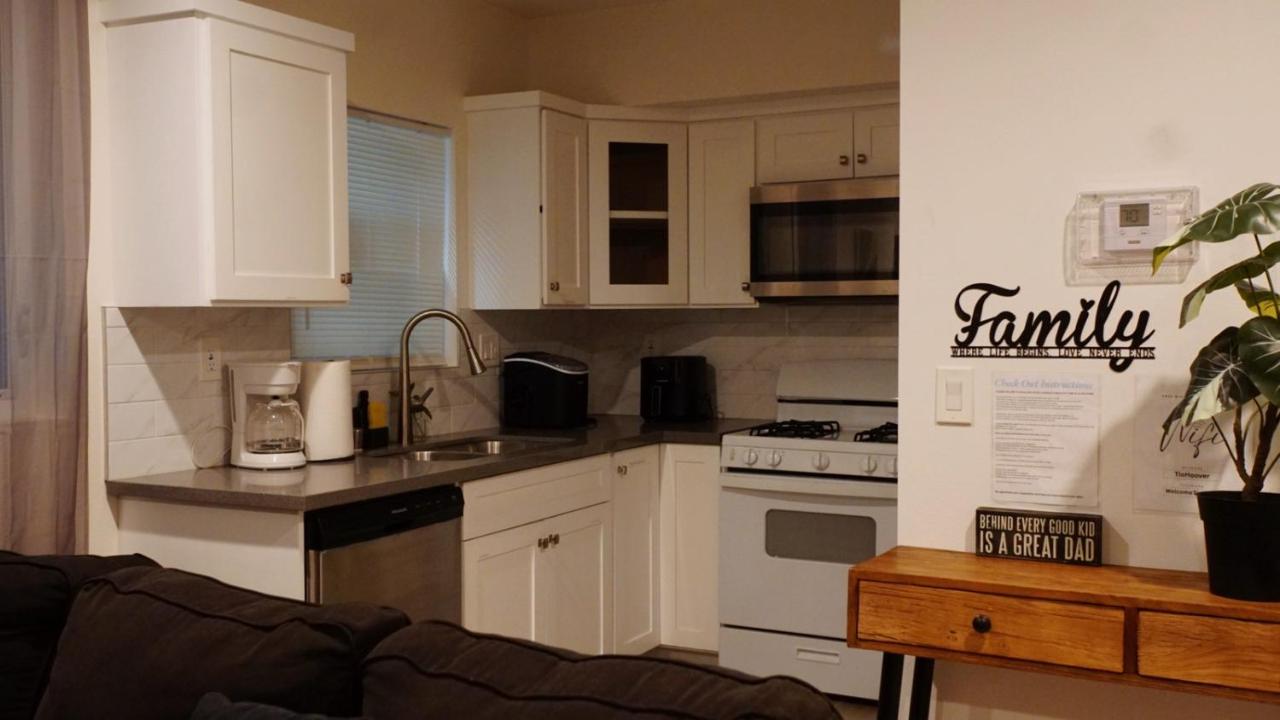 Pop Art Themed Bedroom in House-Shared Bathroom-Shared Living Room & Kitchen - 4