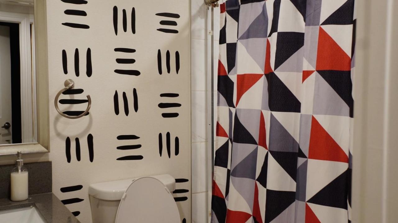 Pop Art Themed Bedroom in House-Shared Bathroom-Shared Living Room & Kitchen - 3