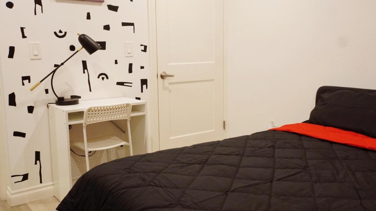 Pop Art Themed Bedroom in House-Shared Bathroom-Shared Living Room & Kitchen - 2