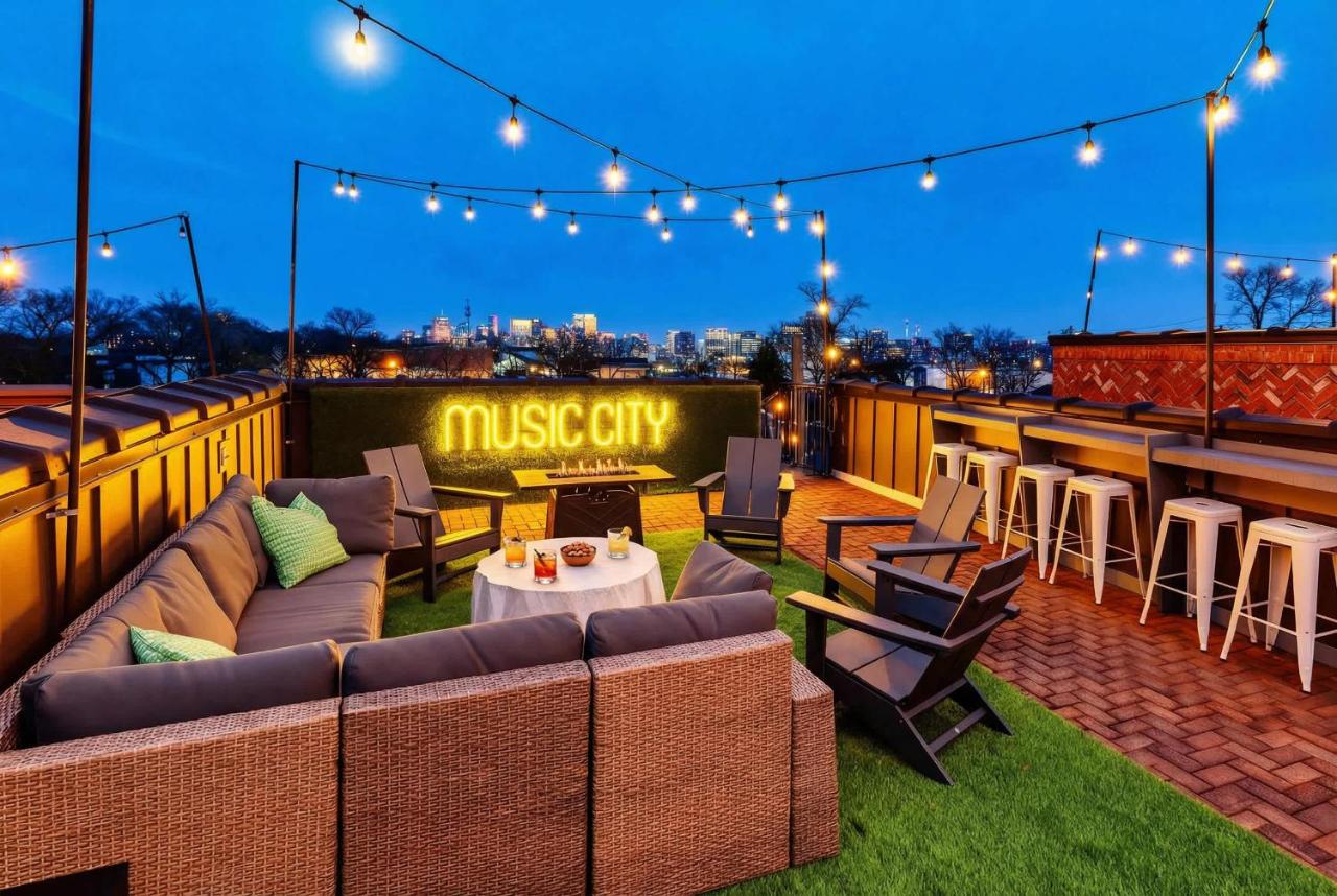 Skyline Views with Double Rooftop Deck & Game Room - 2