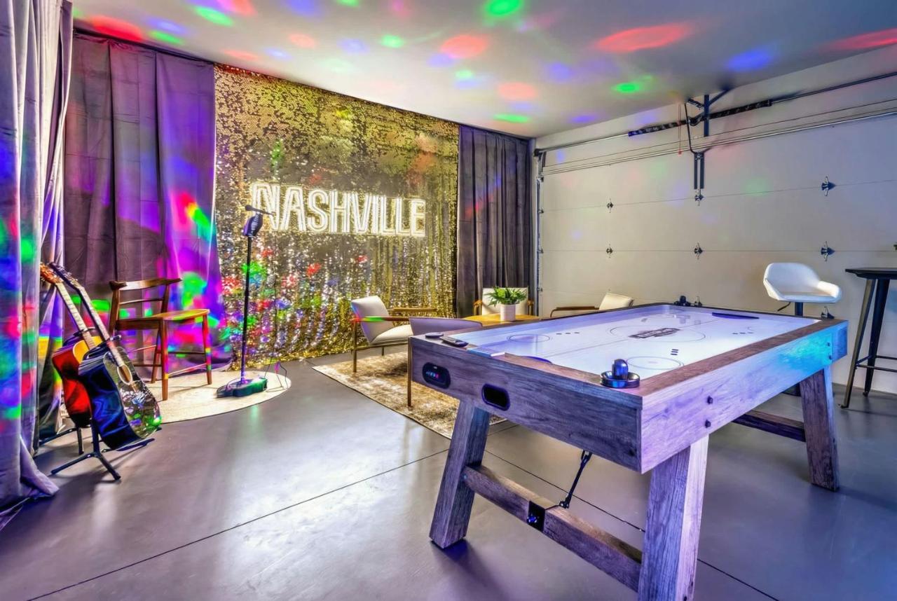 Skyline Views with Double Rooftop Deck & Game Room - 4