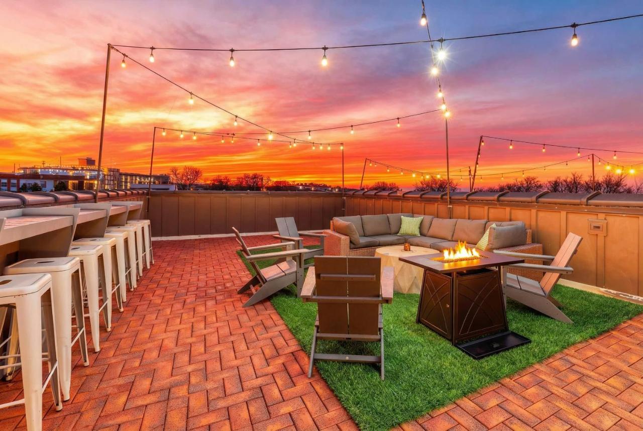 Skyline Views with Double Rooftop Deck & Game Room - 5