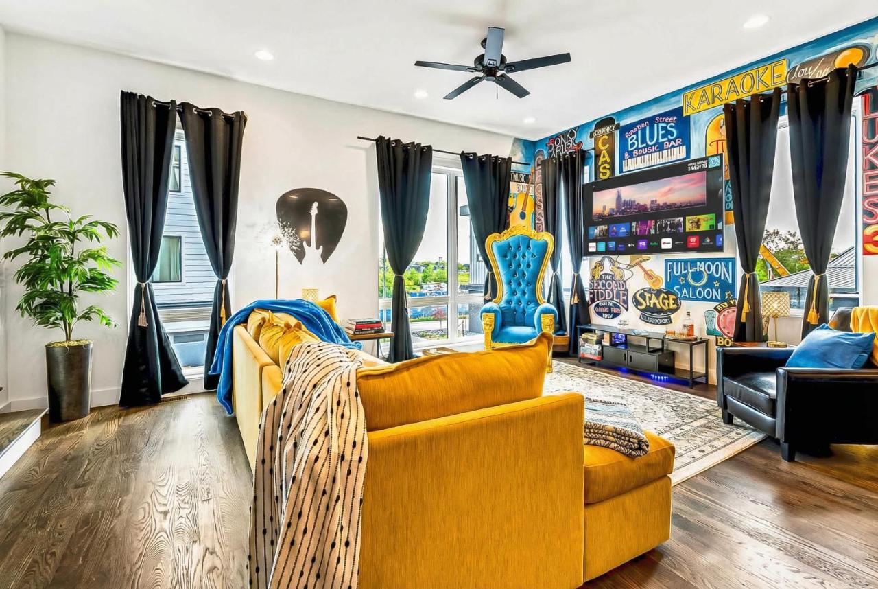 New How We Roll Rooftop - Hot Tub with Views - 13 Beds - 5