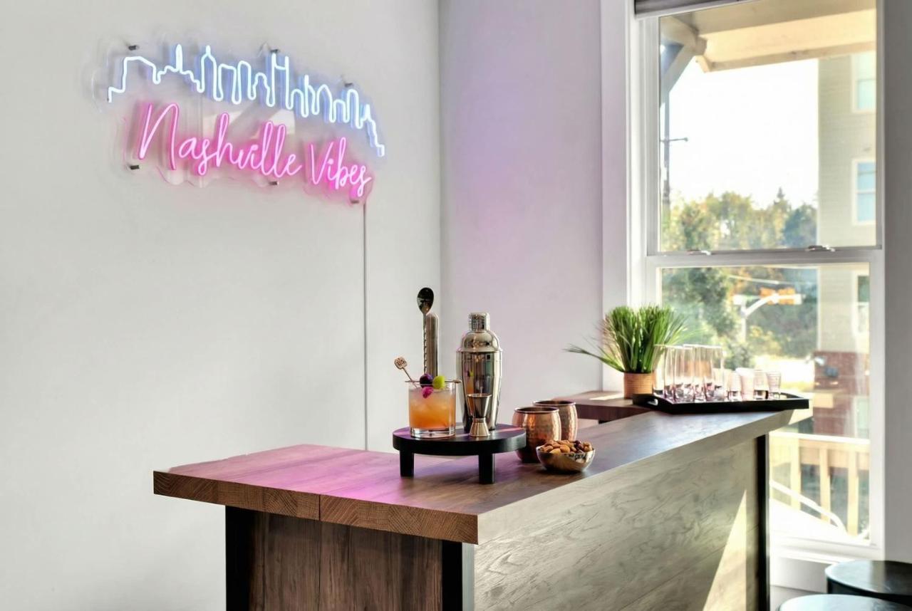 Lux Nashville Retreat 12 Beds Games Bar - 5