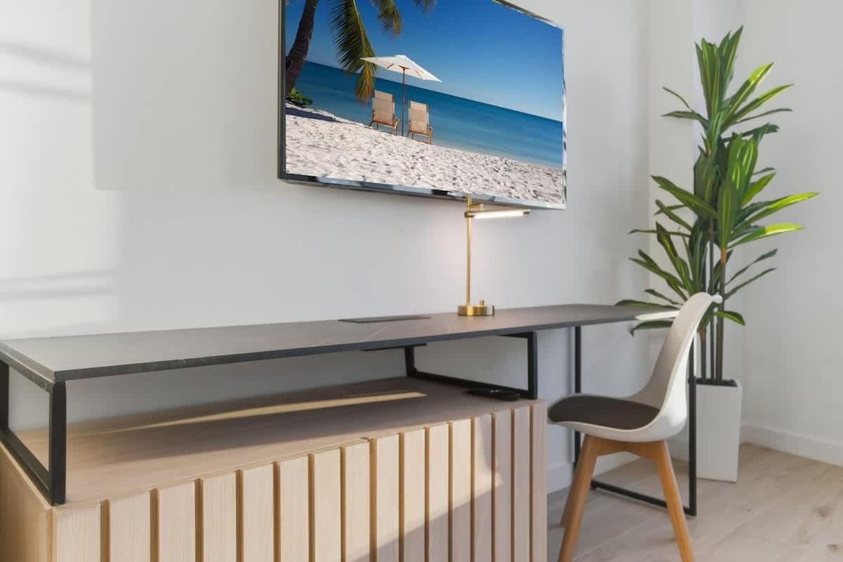 Miami Skyline 1BR Sleeps 4 with Elite Amenities - 4