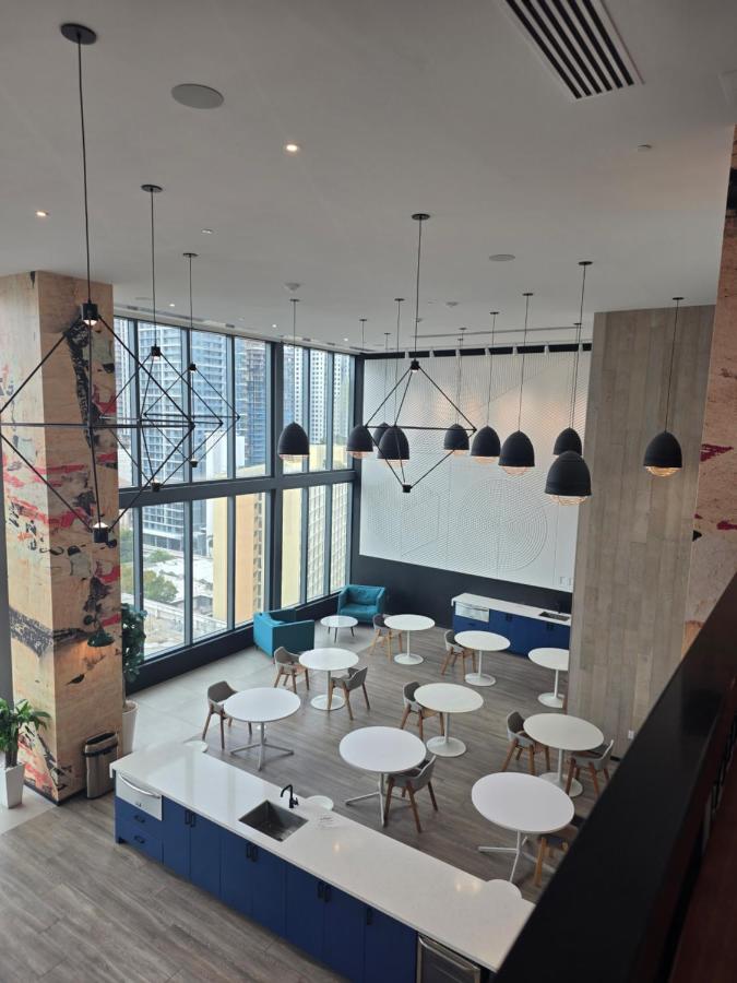 Miami-Brickell with Skyline views Luxury High Rise 2BR-2BATH - walking distance to KASEYA - HEAT ARENA - BAYSIDE - PORT OF MIAMI CRUISE SHIPS - 5