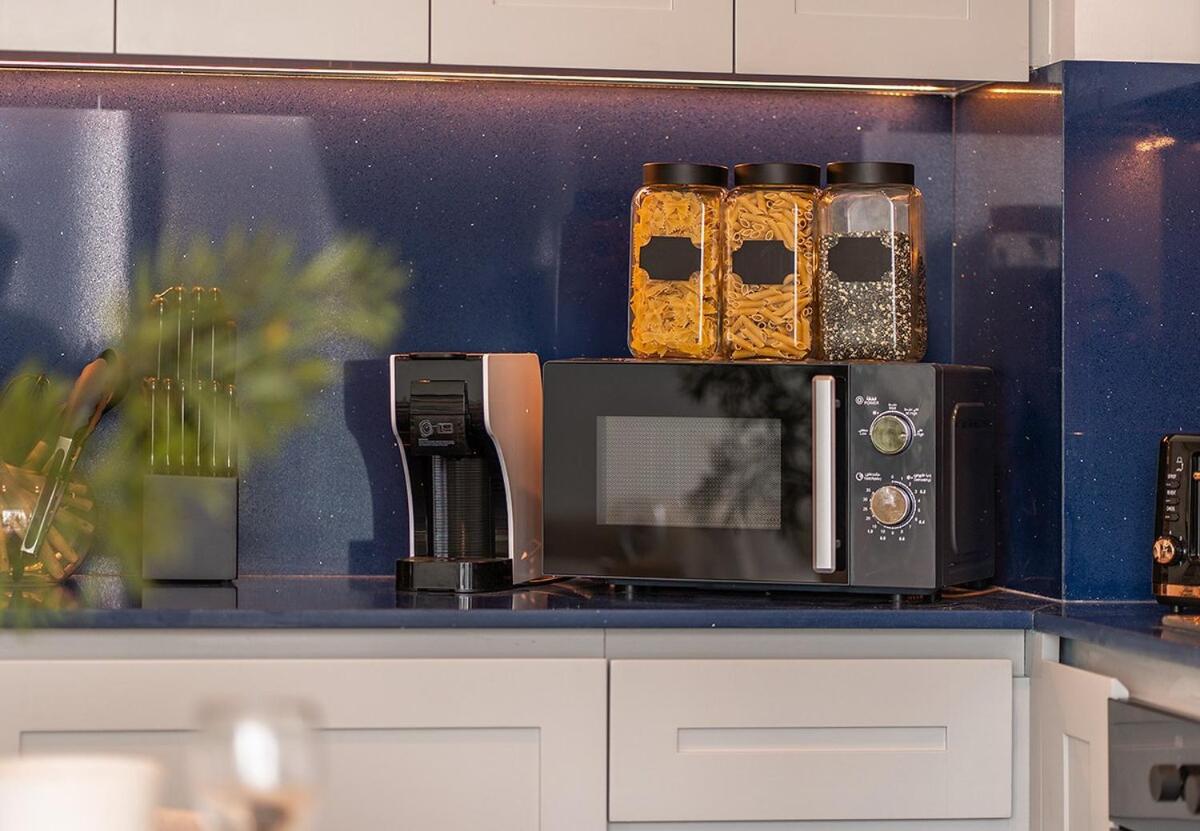 1 Bed in Peninsula 3 with Full Canal Views - 5