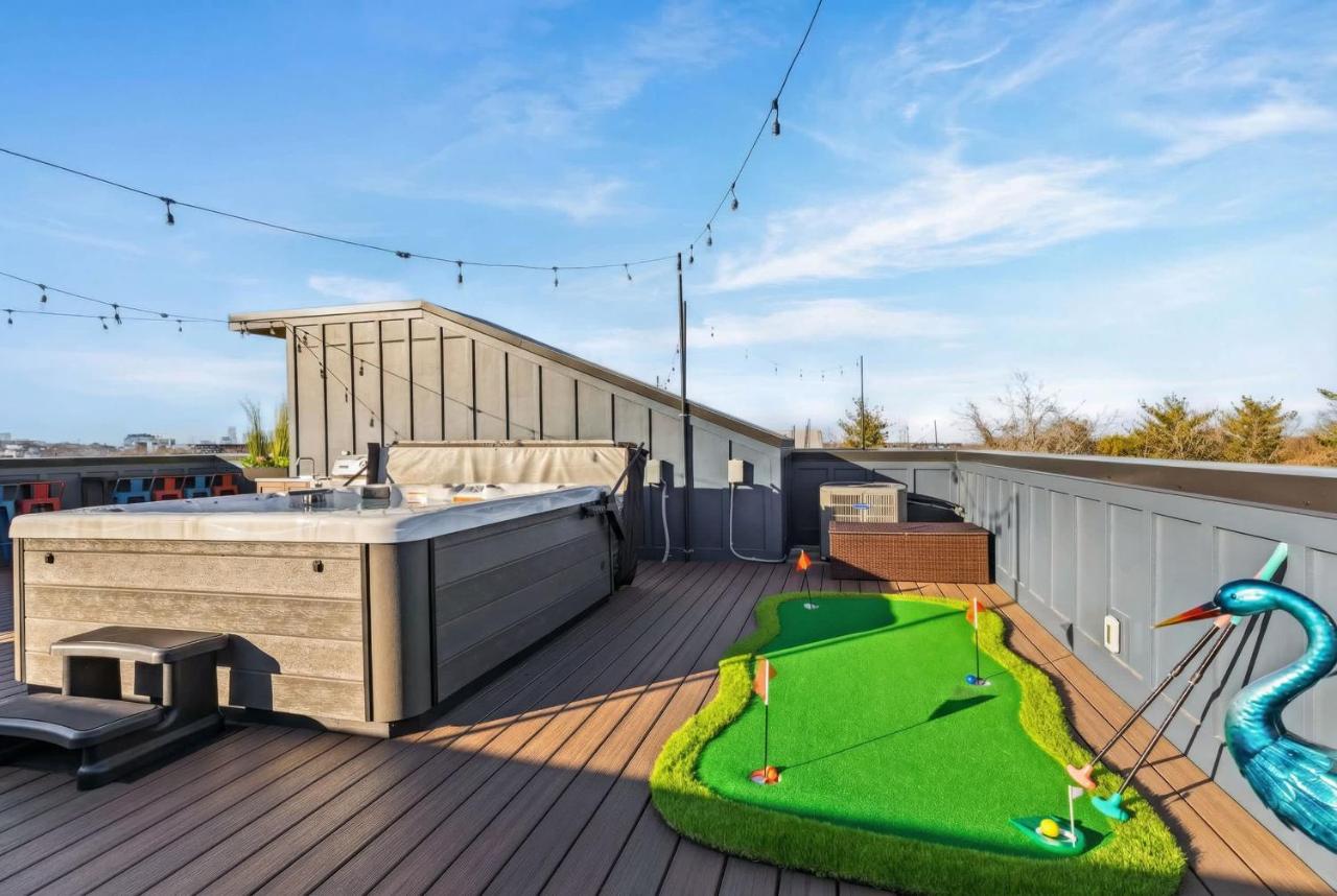 Hot Tub Poker Pool Table & Rooftop City MLS View - 5