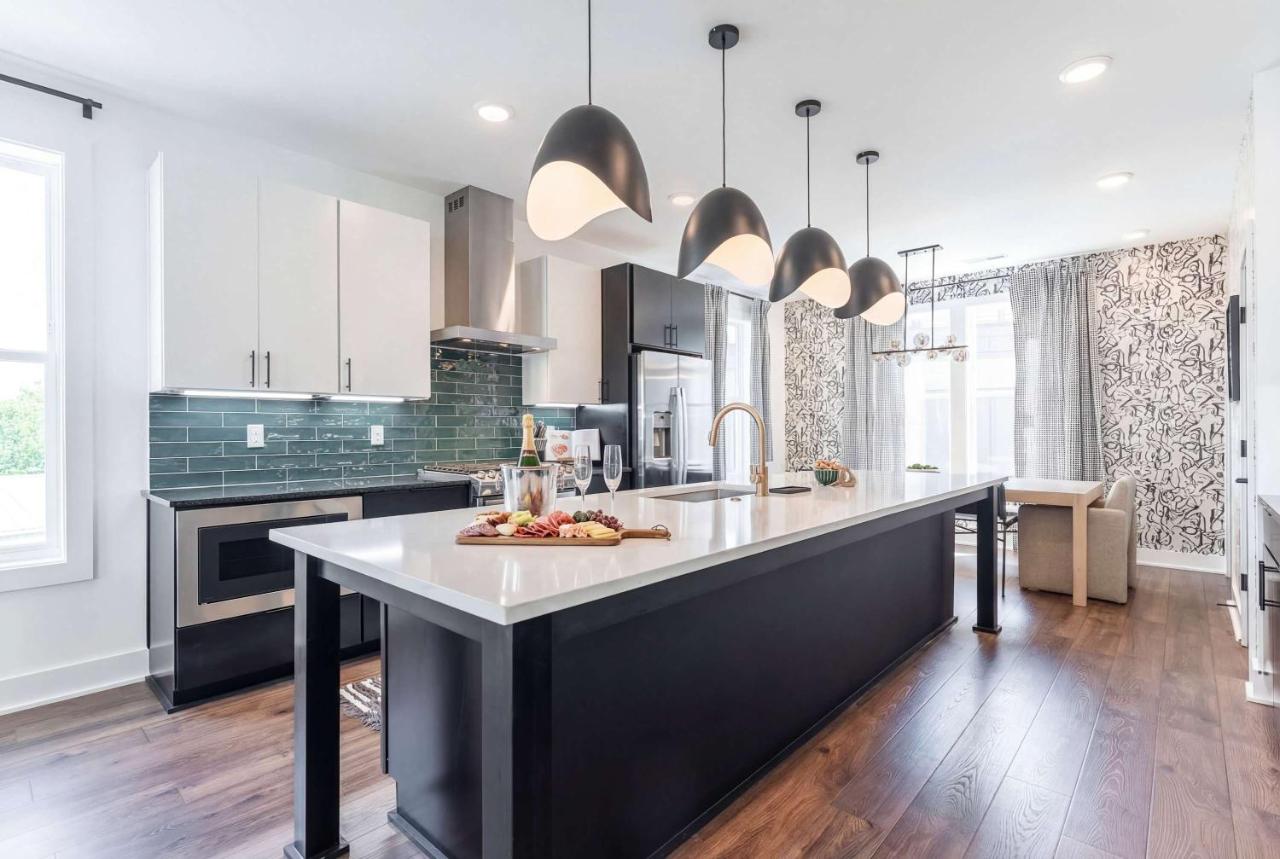 Luxe 4BR Retreat with Rooftop Fire Pit & Garage - 4