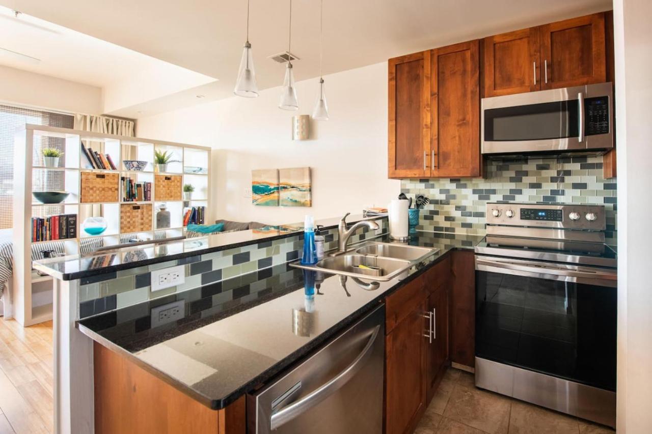 Studio nr Town Lake and E6th w Balcony by Austin Vacay - 4