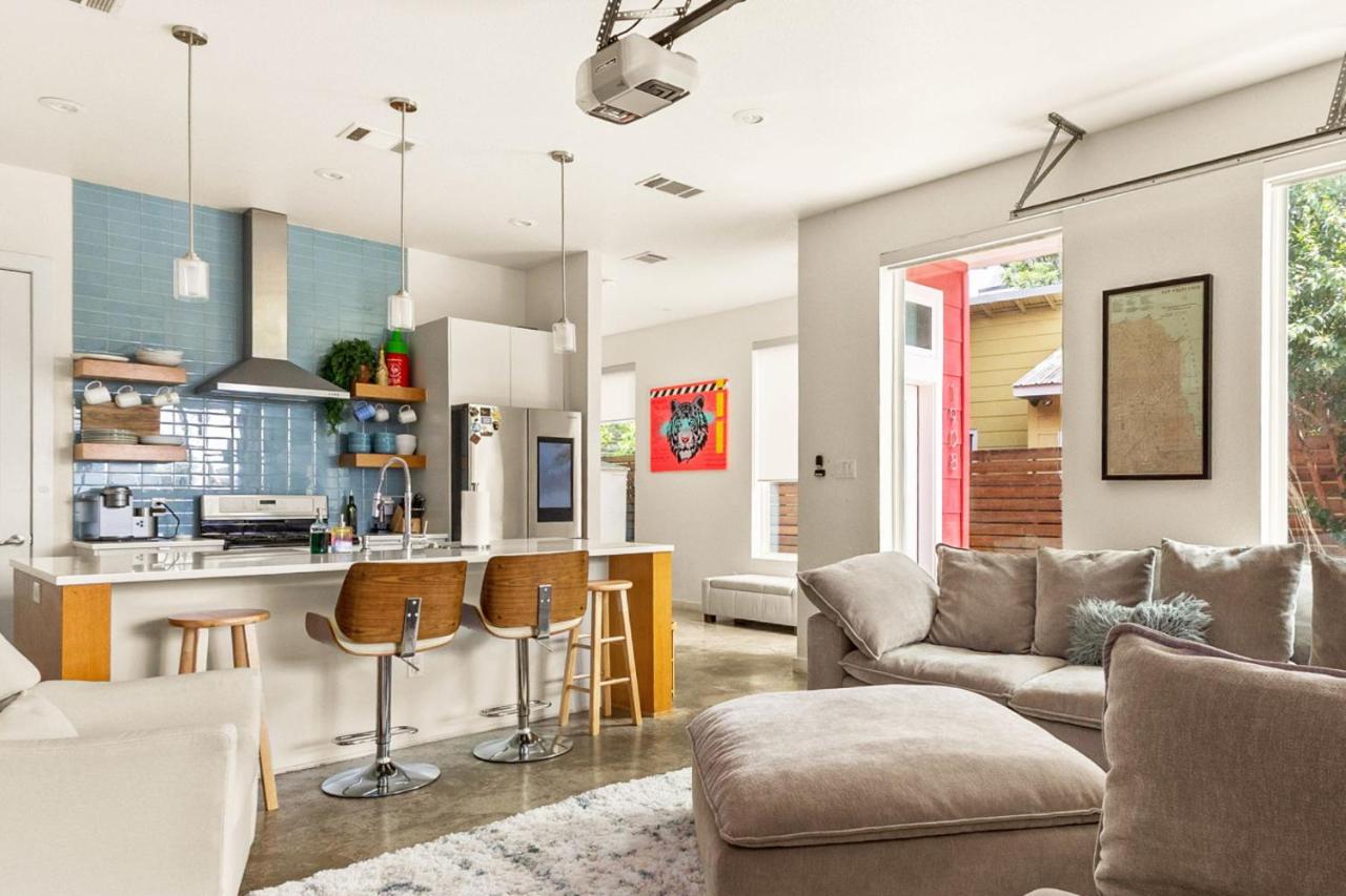 3BR 2BA East Austin Retreat w Putting Green, Sun Deck and Office by Austin Vacay - 4